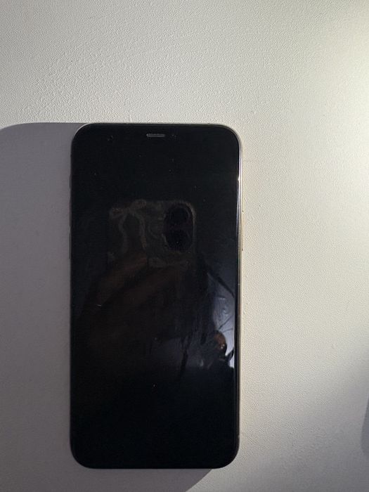 iPhone 11 про золотого цвета