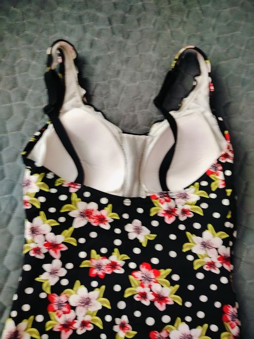 Продам купальники