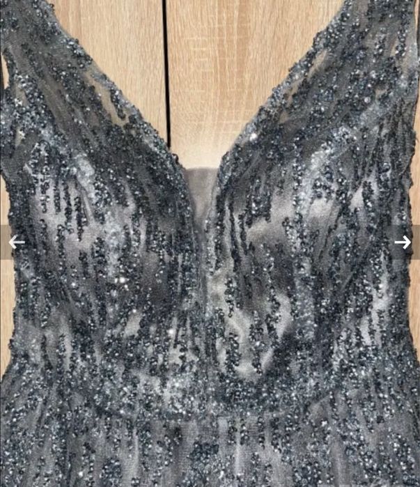 Официална сребриста рокля