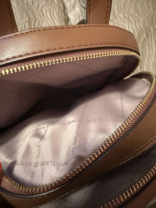 Продавам раница Michael kors