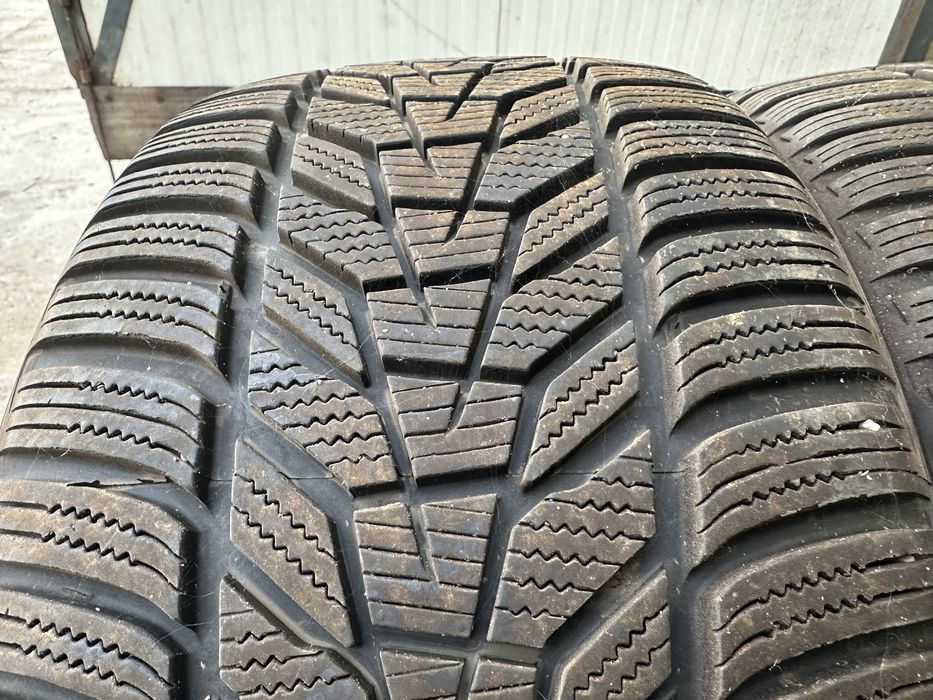 Зимни гуми 235 35 R19 Hankook i*cept evo3
