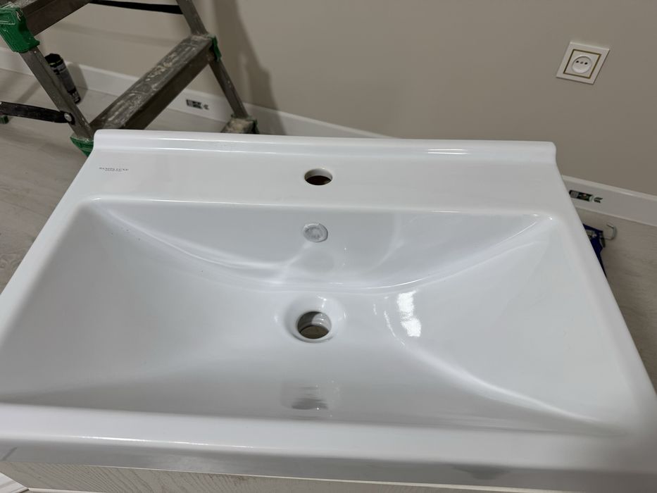 Раквина с тумбой