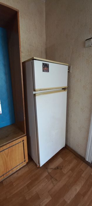 Продам двухкамерный холодильник
