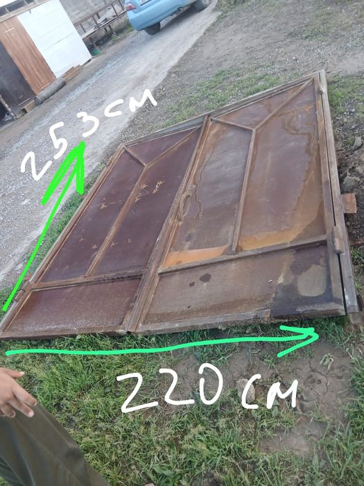 Старая ворота размером 260х220