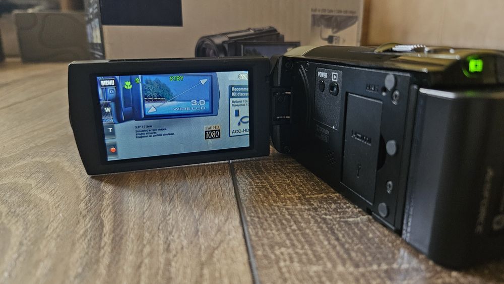 Нова Sony handycam hdr-cx130e