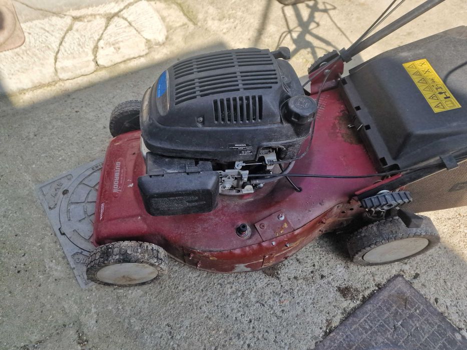 Masina de tuns gazonul pe benzina HONDA 4CP Cu tractiune si SAC