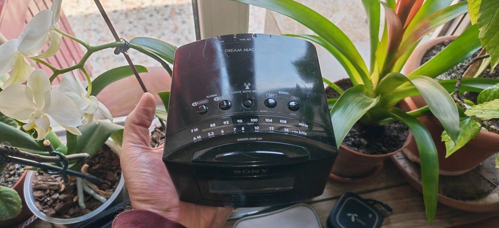 Ceas digital cu radio  Sony ICF C1 si ICF C703 și ICF C50