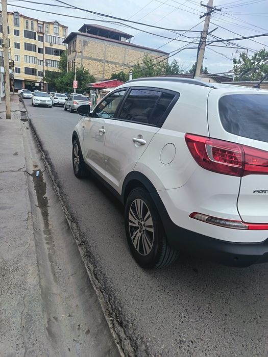 Машина в очень хорошем состоянии по местам есть краски