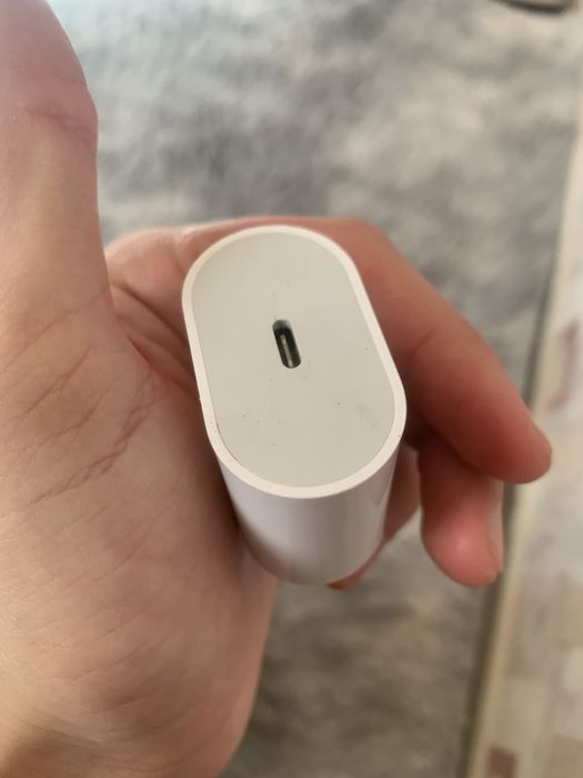 Б/у оригининпльный адаптер Айфон