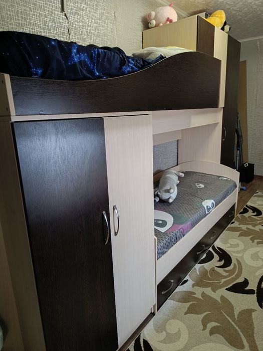 Продам 2 ярусную кровать.