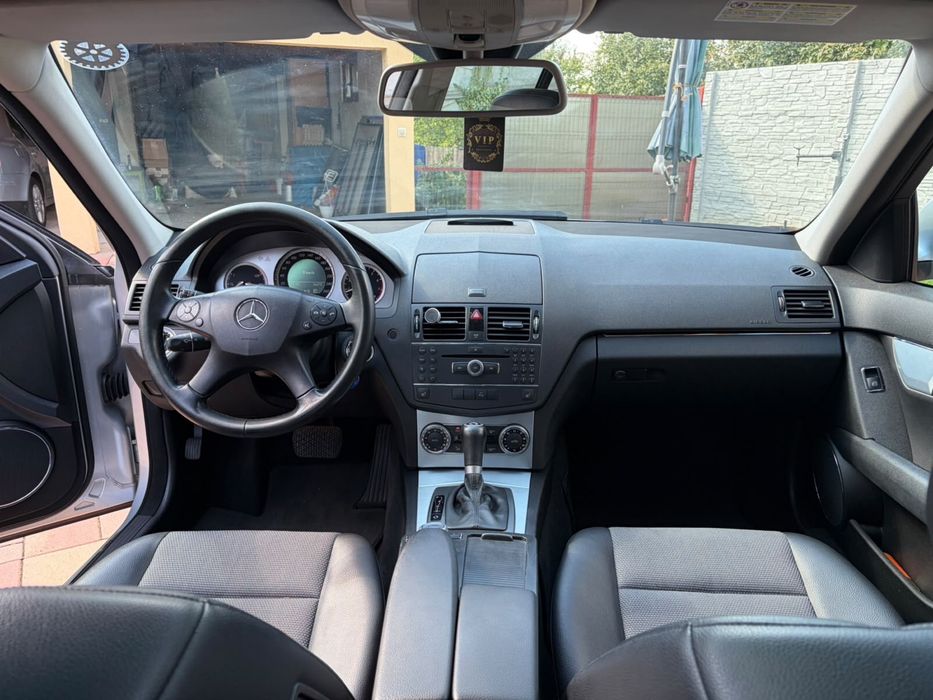 Mercedes-Benz C180 W204 | 156 CP | An 2007 | Cutie Automată | Trapă | LED | Stare impecabilă