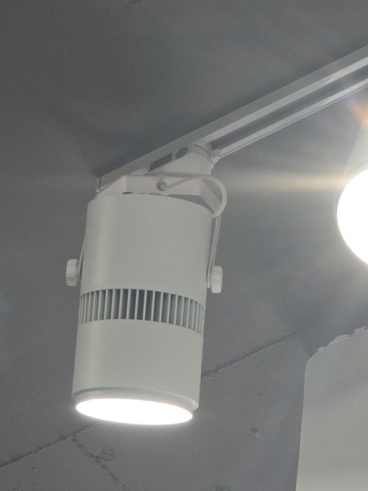 Спот лампа освещение