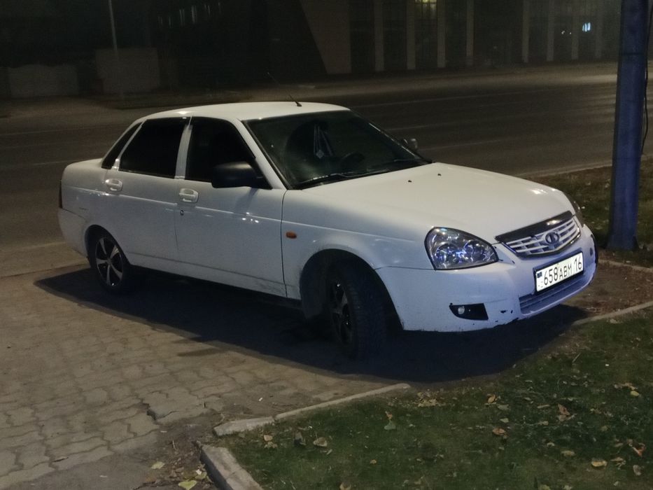 Продам приора 1 комплектация база