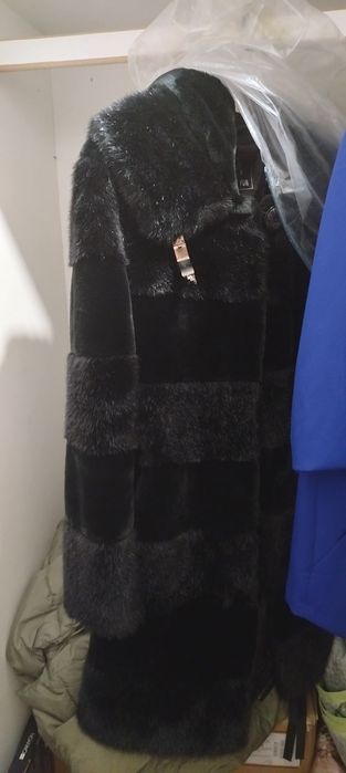 Продам зимнюю шубу.