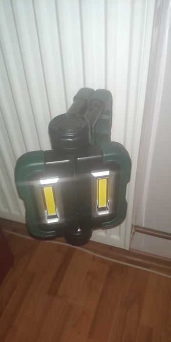 Vând proiector LED cu Power Bank