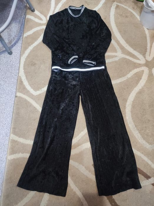 Школа! Одежда на девочку, в отличном состоянии.