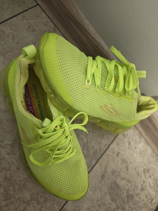 Skechers обувки .
