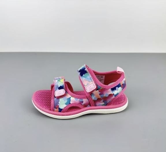 Яркие босоножки Clarks для девочки