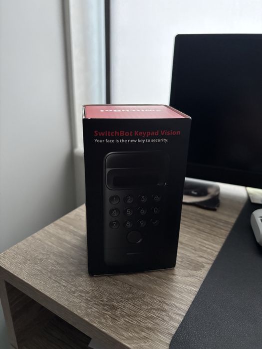 Incuietoare smart SwitchBot Vision SIGILATA