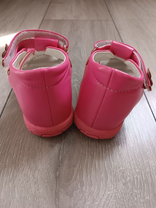 Маратонки Skechers ,ботуши Guess,keцове Mayoral и пантофи BeFado+подарък