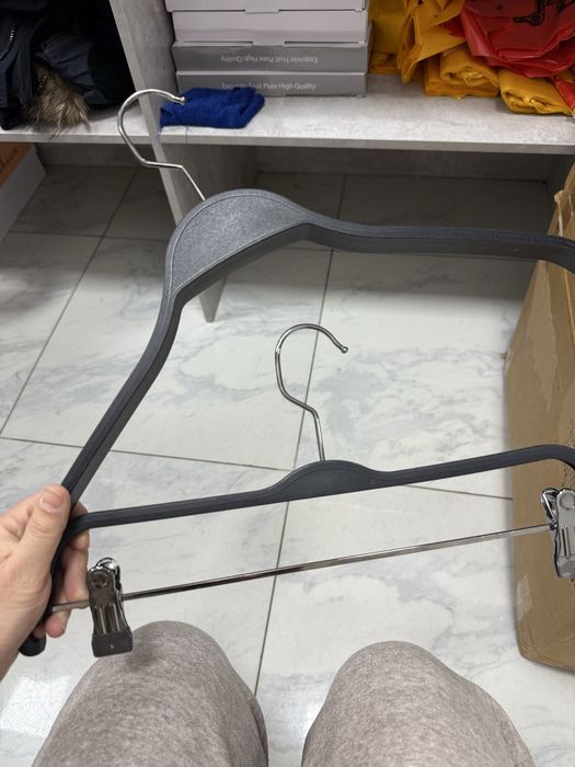 Продам вешалки, количество есть