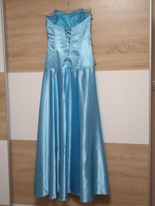 Абитуриентска рокля