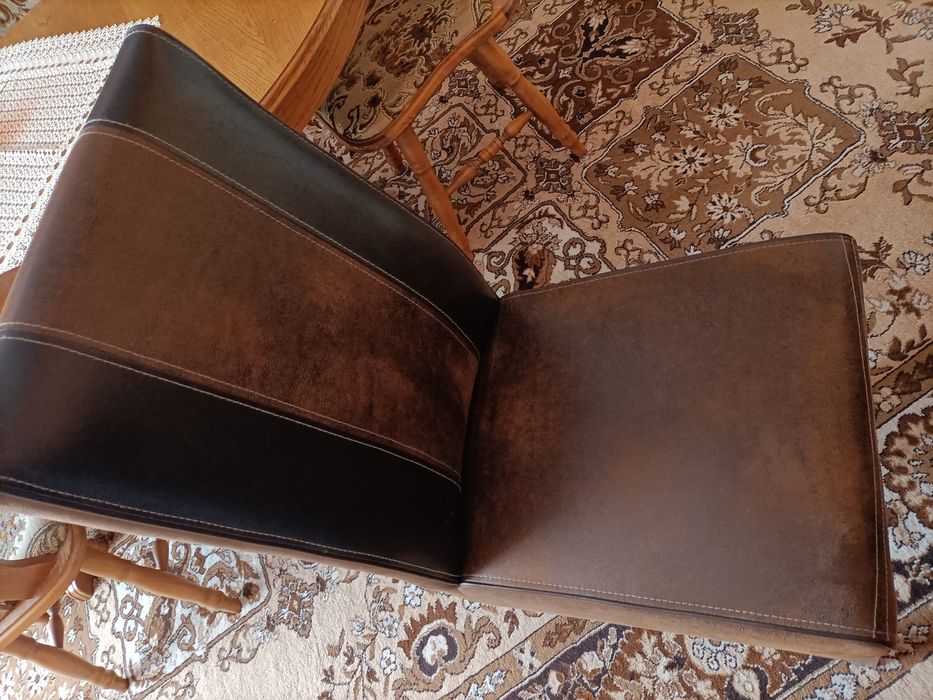 Vând masa extensibila și 6 scaune