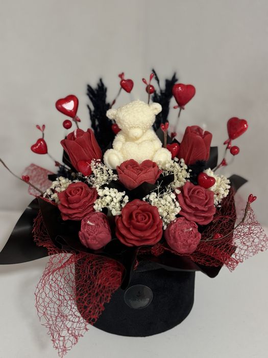 Свети Валентин-подарък,букет,соеви свещи