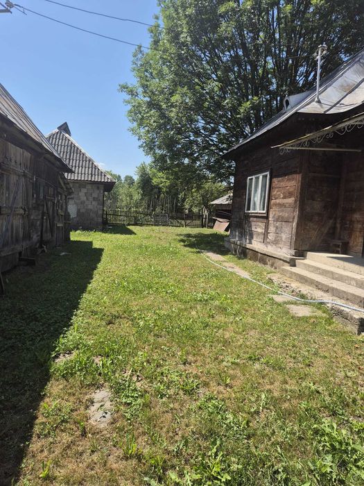 Vând casă tradițională cu anexe și teren de 2500 mp – Zonă liniștită pe Valea Sărată