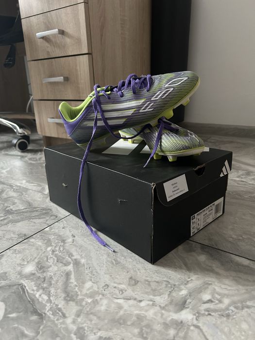 Vand ghete de fotbal f50