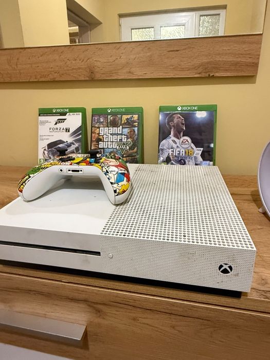 Xbox One S със Волан и педали