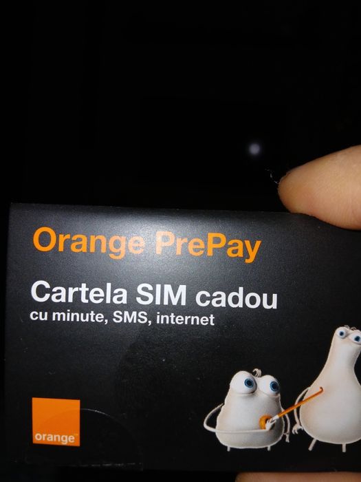 Vand 2 tel. Maxcom MM248 sigilate si 3 cartele sim Orange noi