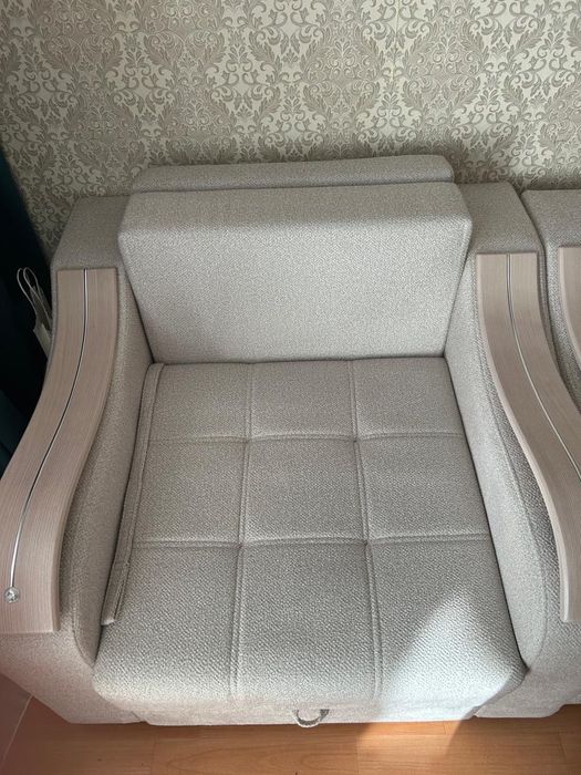 СРОЧНО продам диван с креслом !