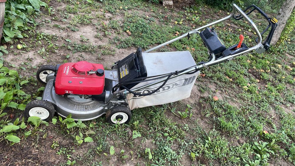 Masina De tuns iarba si e profesionala ,puternica