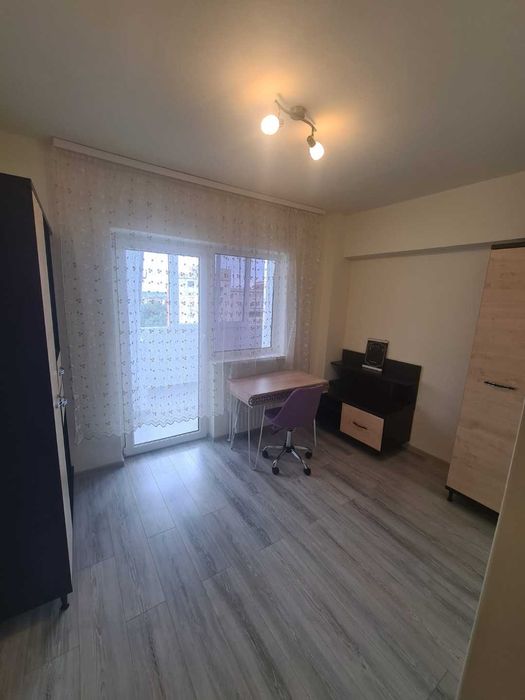 Vand partament 4 camere 125 mp decomandat, in Vaicu pe principala bl Z27, etaj 7/8, cu centrala proprie, fara comision