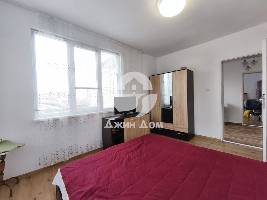 Двуетажна къща с двор и ГАРАЖ в село Винарско, обл. Бургас