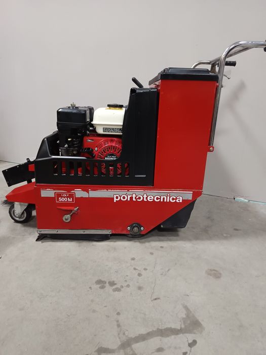 Бензинова метачна машина