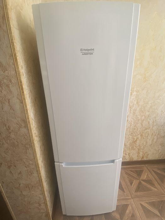 Холодильник Ariston