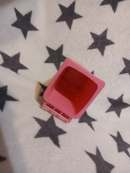 Аксесоар за бюро(кошче)