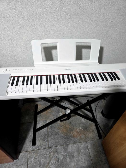 Pian digital Yamaha PIAGGERO NP15WH ALB