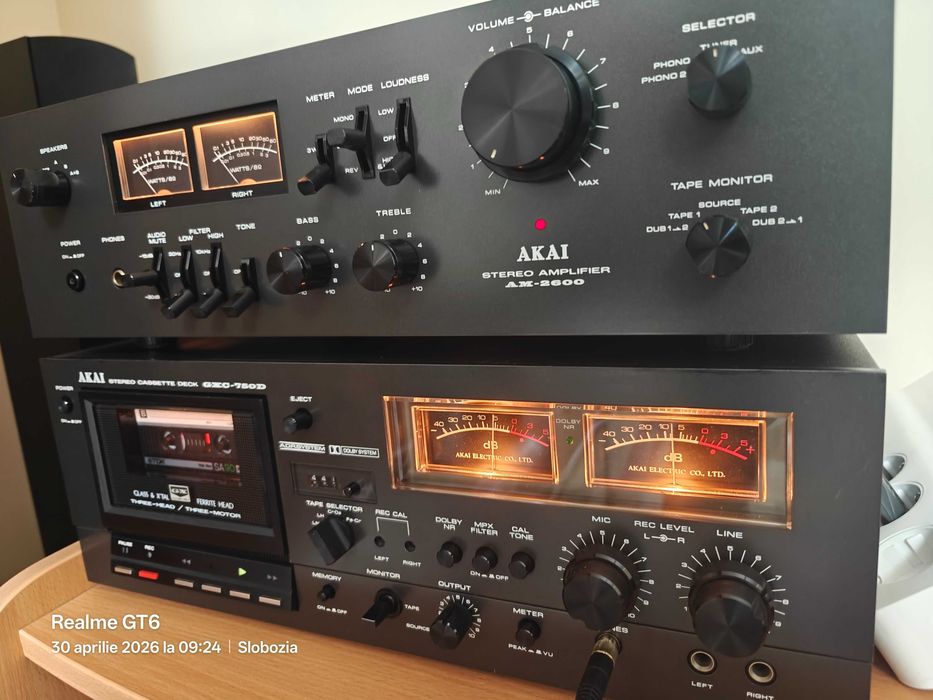 Vintage Akai AM2600