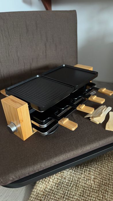 Gratar Raclette, Aparat Grill cu 8 mini-tigai, lemn bambus