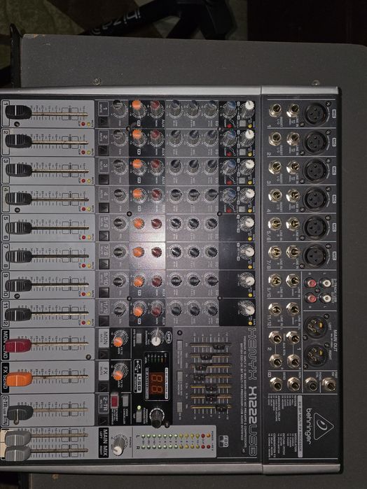 Vând boxe Behringer si mixer