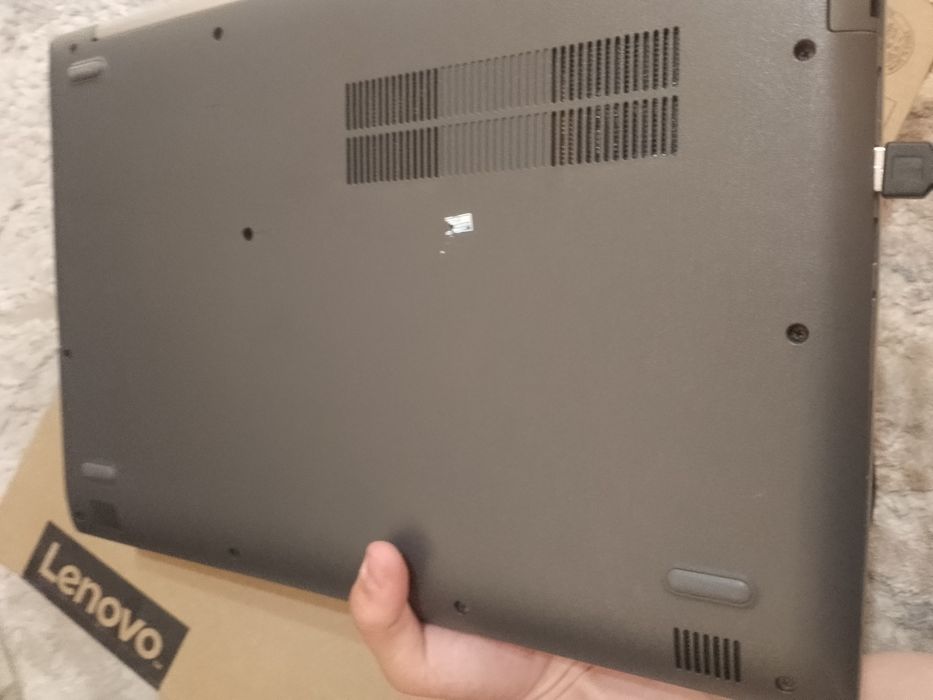 Notebook lenovo.