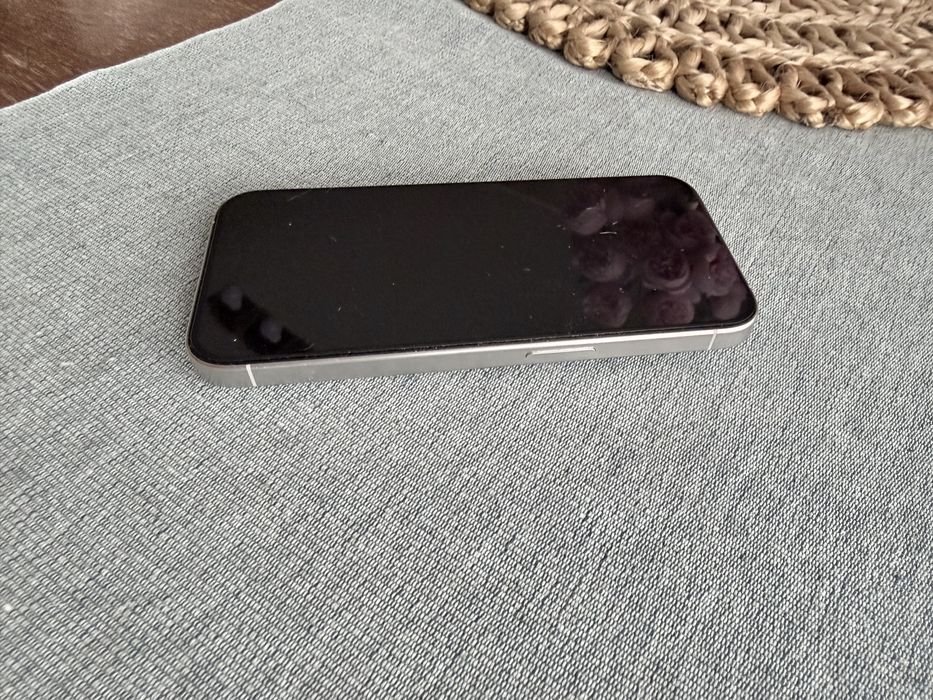 Iphone 15 pro без забелжки