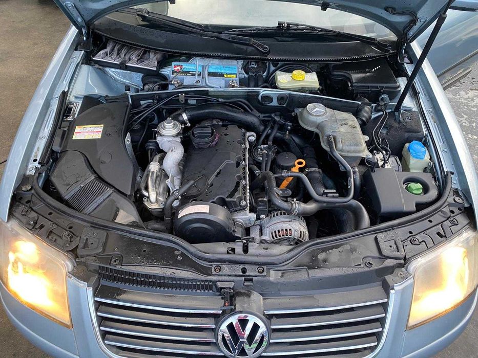 dezmembrez vw passat b5.5 cod motor AUB/ usa fata passat b5.5