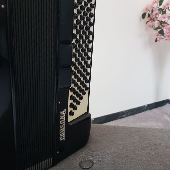 Acordeon Weltmeister Consona ! 120 de basi