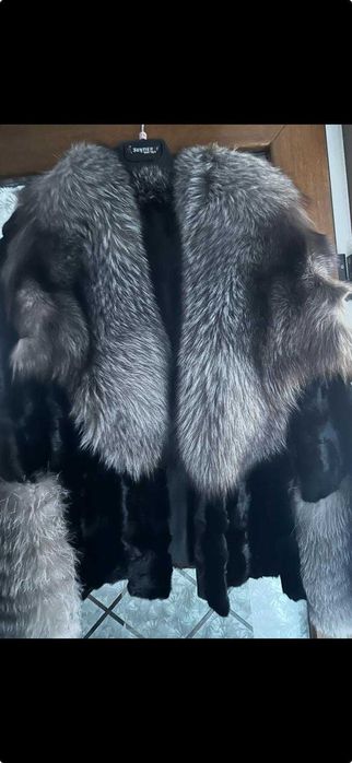 Scurtă nurcă cu vulpe