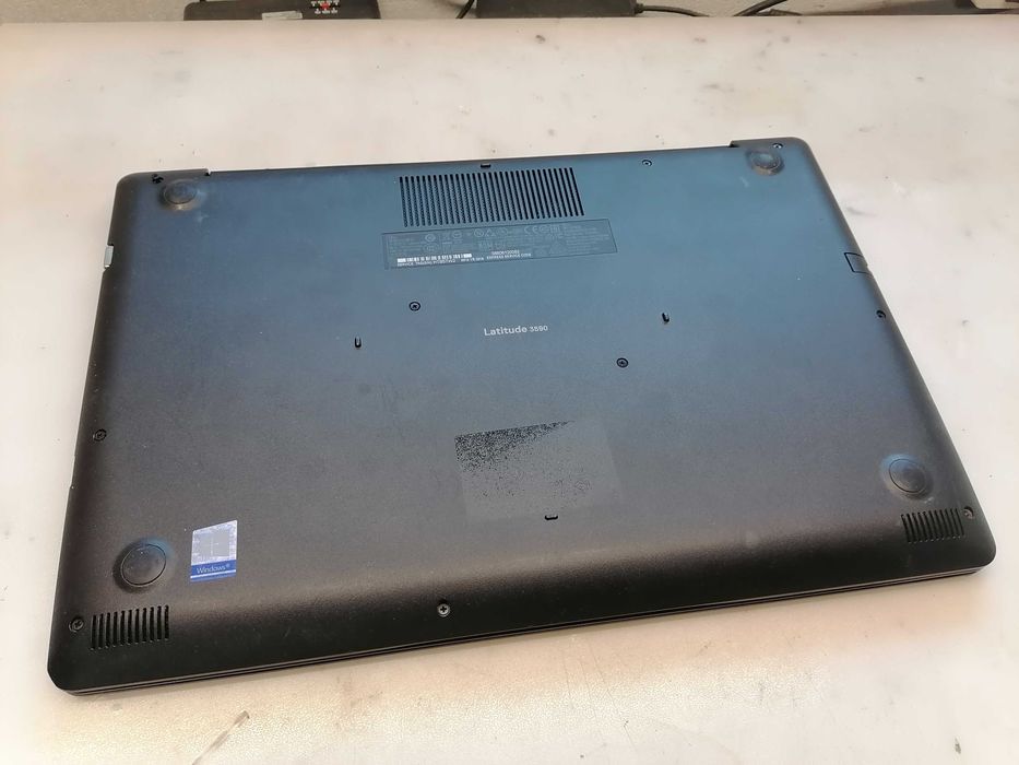 dezmembrez DELL latitude 3590 , i5 8th gen , placa de baza are scurt in zona prizei ventilator racire