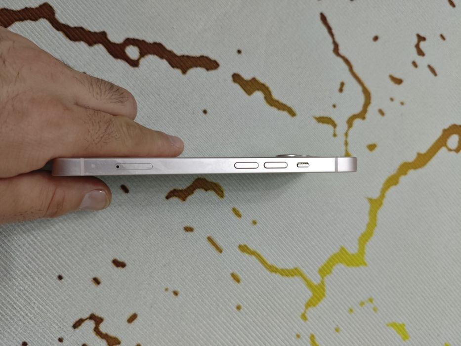 Продам iPhone 13 СРОЧНО!